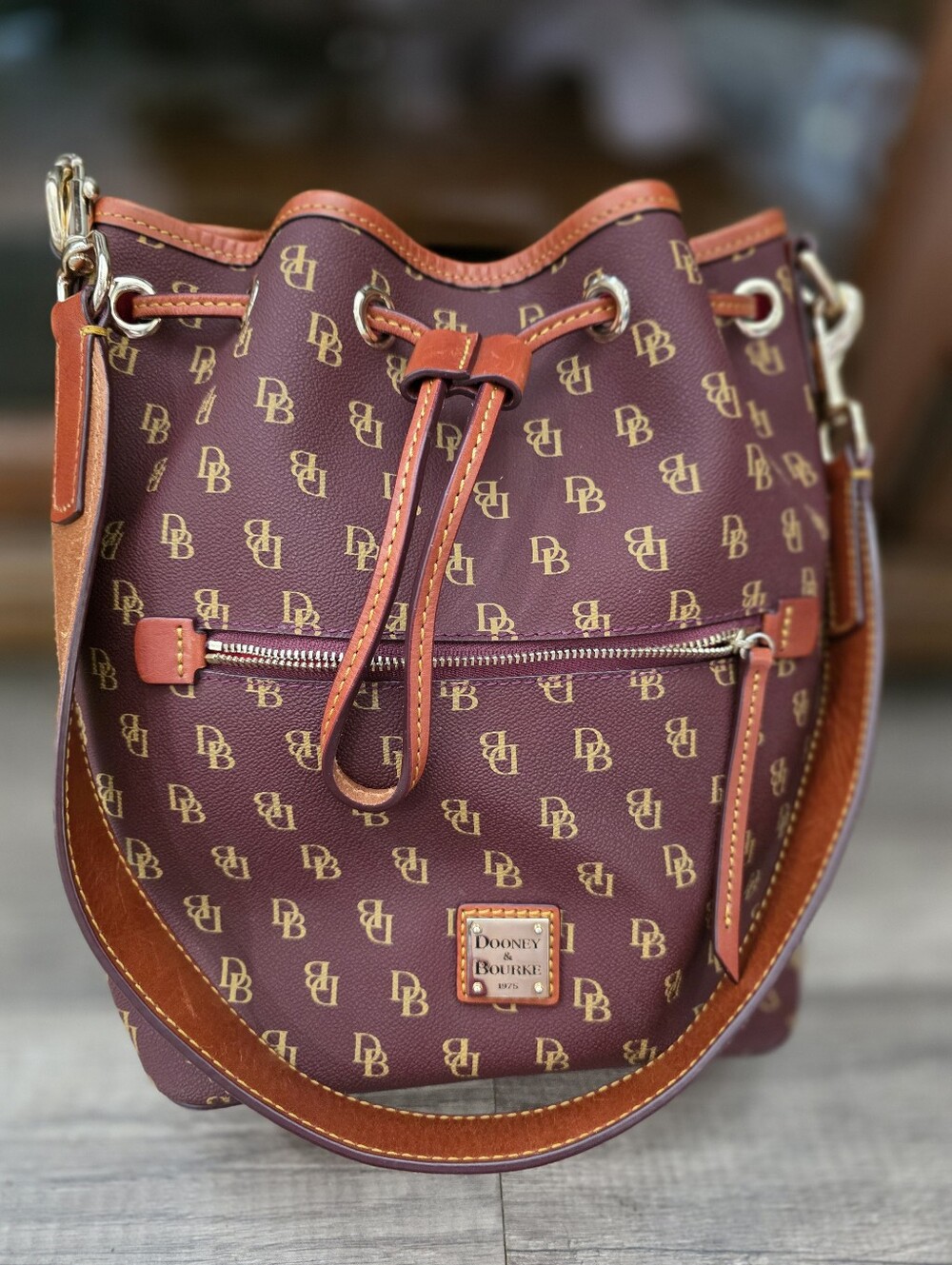 Dooney & Bourke Burgundy Monogram Y2K Logo Drawstring Shoulder Bucket Bag Luxury - Picture 11 of 16